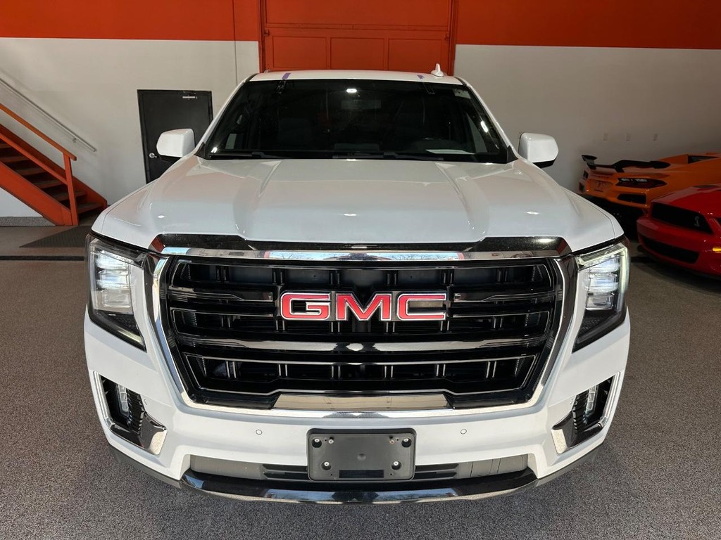 GMC Yukon XL Vehicle Full-screen Gallery Image 9