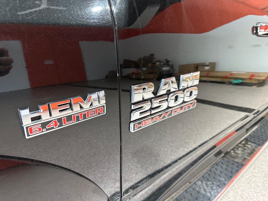 Ram 2500 Vehicle Full-screen Gallery Image 11