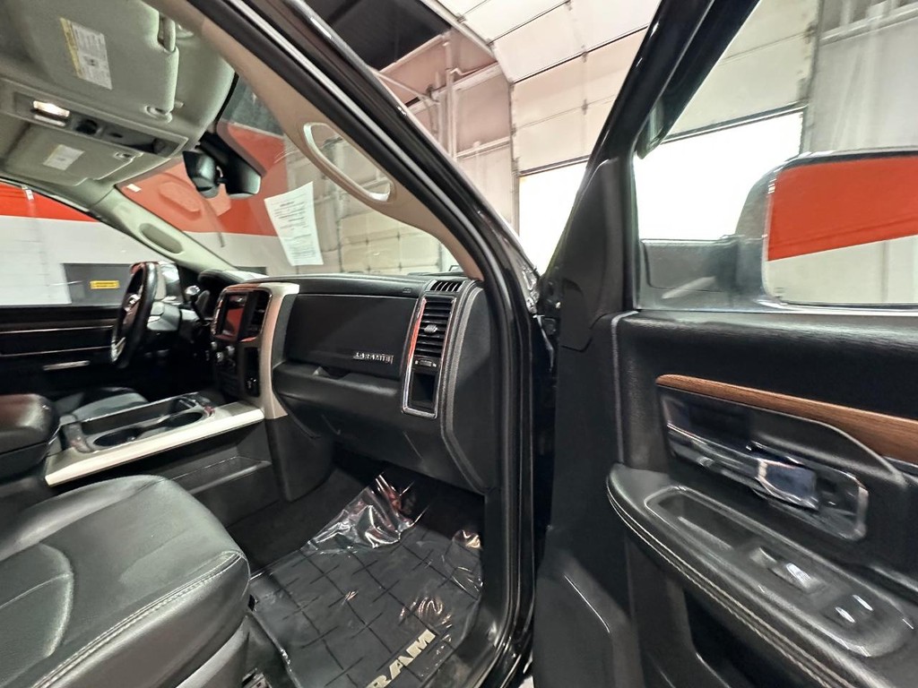 Ram 2500 Vehicle Full-screen Gallery Image 23