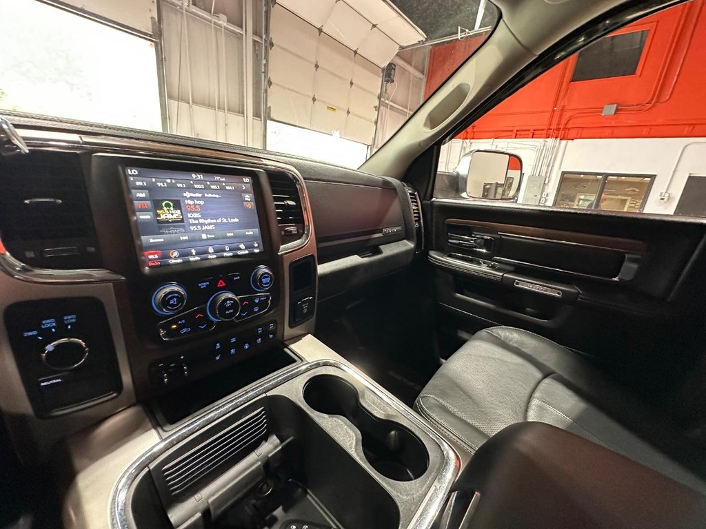 Ram 2500 Vehicle Full-screen Gallery Image 25