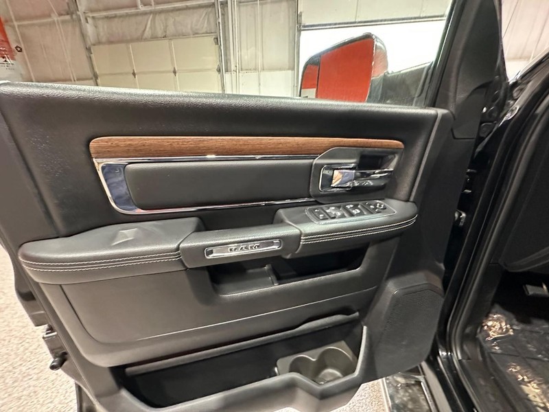 Ram 2500 Vehicle Full-screen Gallery Image 16