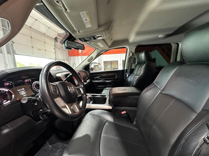 Ram 2500 Vehicle Full-screen Gallery Image 17