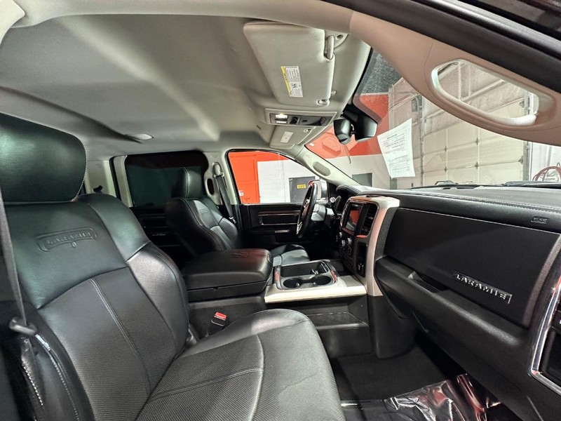 Ram 2500 Vehicle Full-screen Gallery Image 18