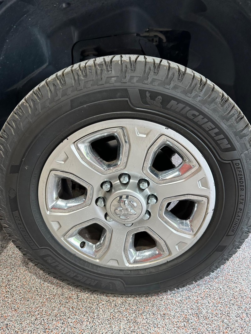 Ram 2500 Vehicle Full-screen Gallery Image 19