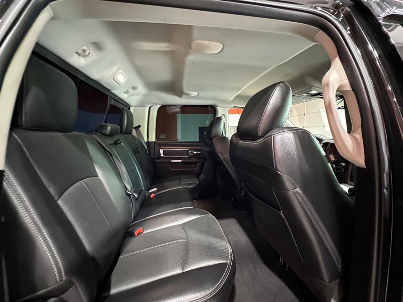 Ram 2500 Vehicle Full-screen Gallery Image 22