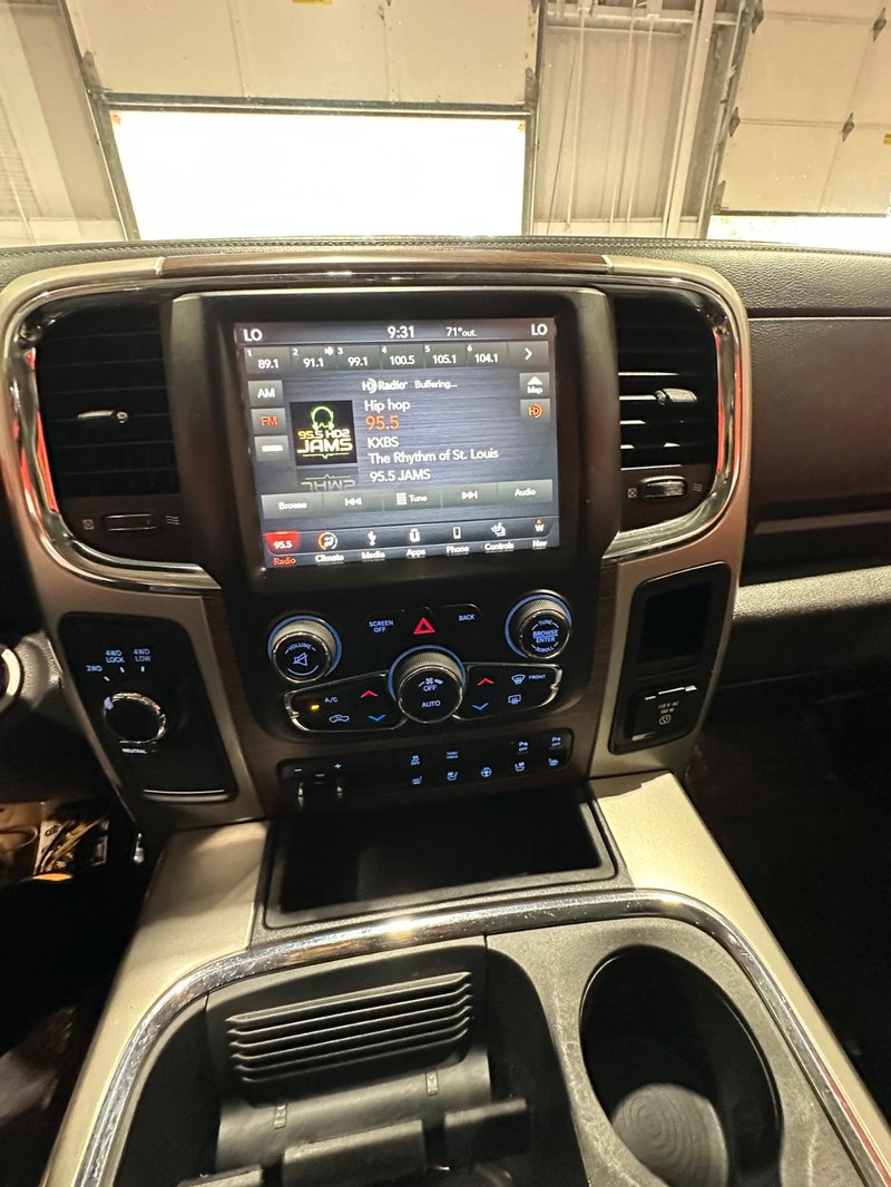 Ram 2500 Vehicle Full-screen Gallery Image 26