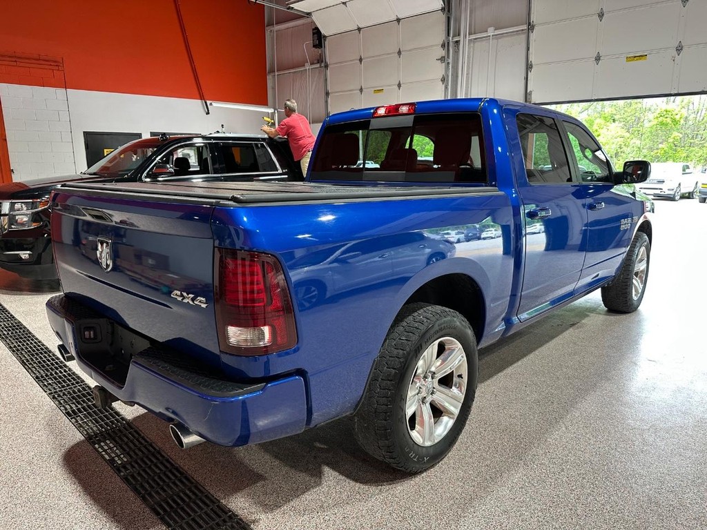 Ram 1500 Vehicle Full-screen Gallery Image 3