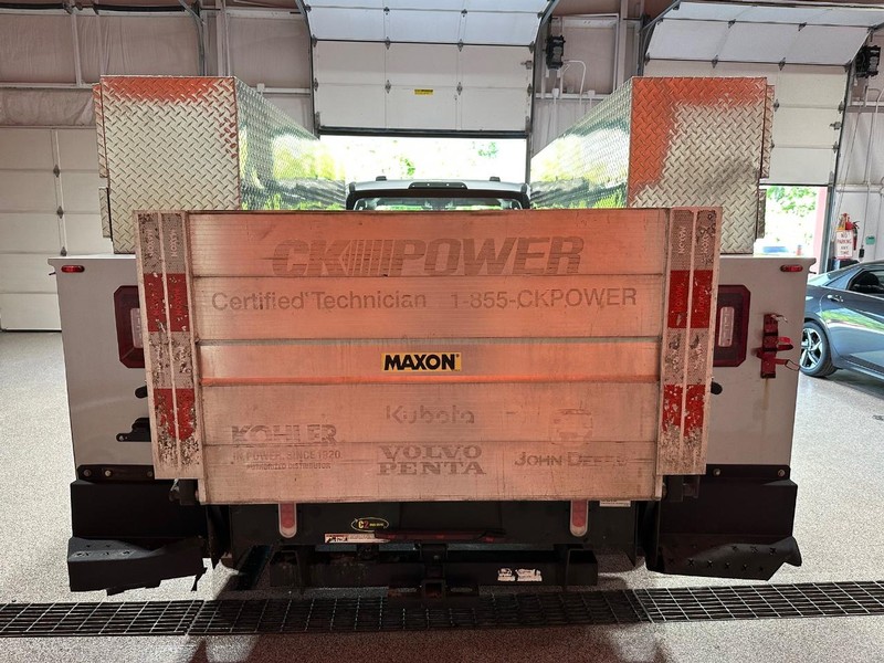 Ford Super Duty F-350 DRW Vehicle Full-screen Gallery Image 5