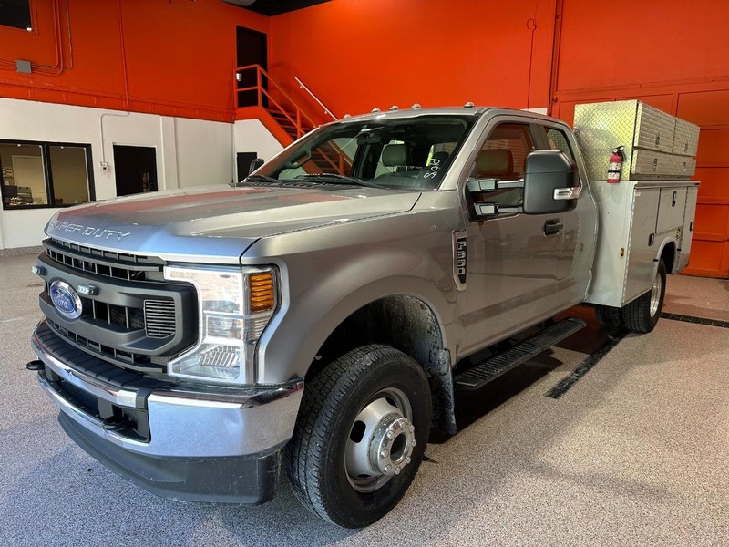 Ford Super Duty F-350 DRW Vehicle Full-screen Gallery Image 7