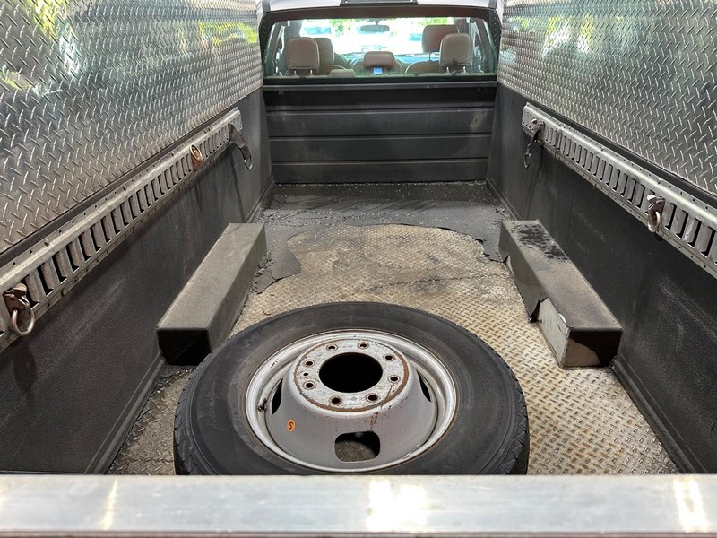 Ford Super Duty F-350 DRW Vehicle Full-screen Gallery Image 10