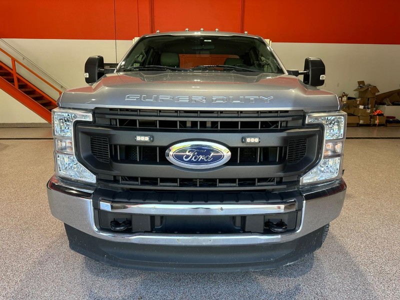 Ford Super Duty F-350 DRW Vehicle Full-screen Gallery Image 11