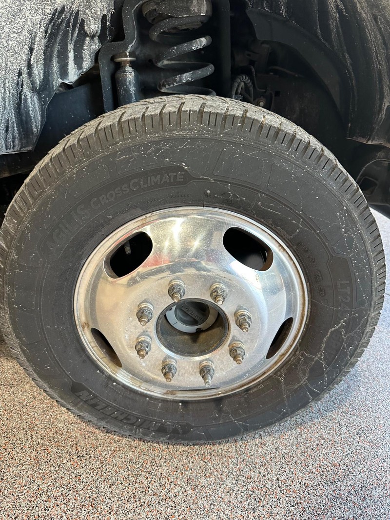 Ford Super Duty F-350 DRW Vehicle Full-screen Gallery Image 15