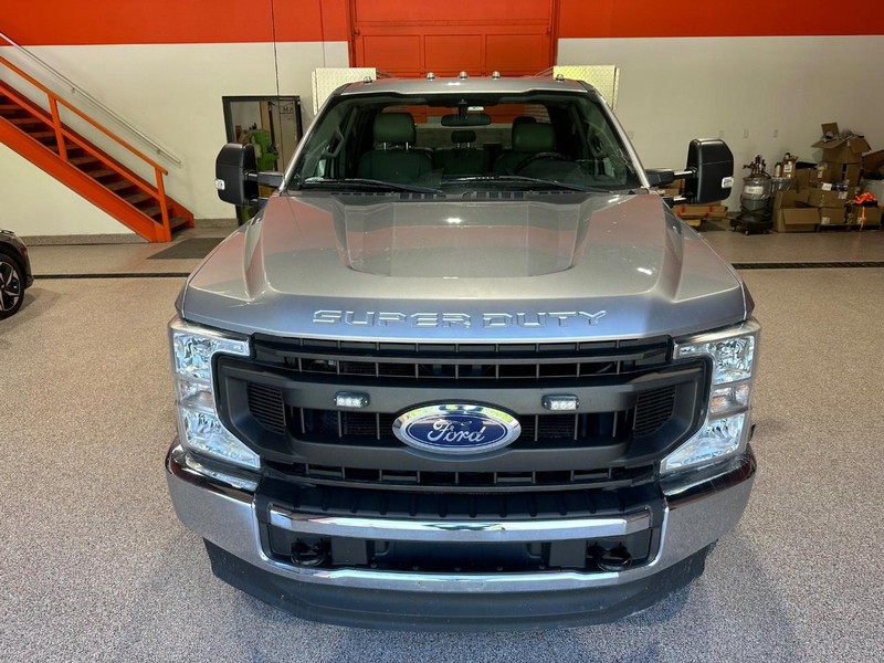 Ford Super Duty F-350 DRW Vehicle Full-screen Gallery Image 16