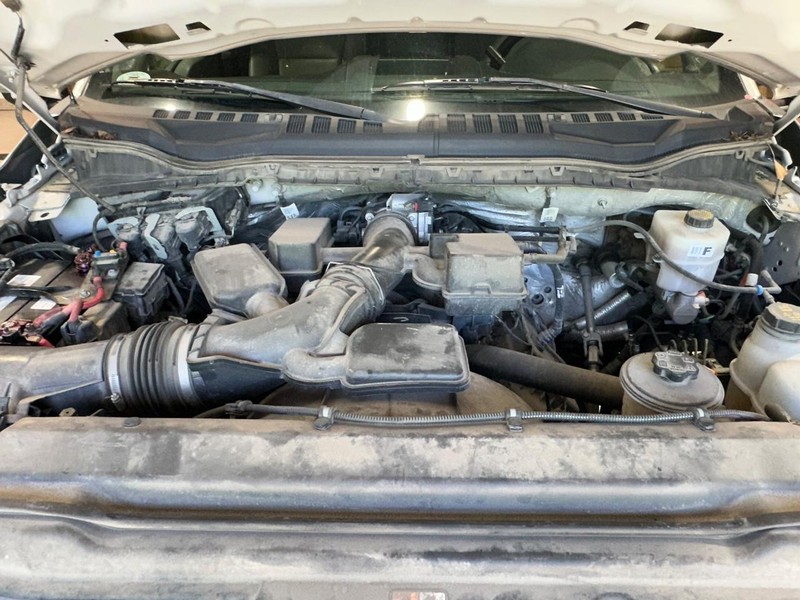 Ford Super Duty F-350 DRW Vehicle Full-screen Gallery Image 25