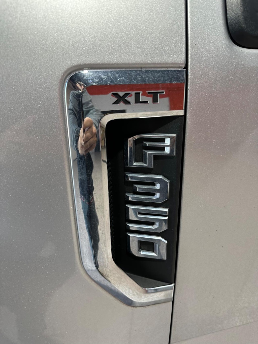 Ford Super Duty F-350 DRW Vehicle Full-screen Gallery Image 8