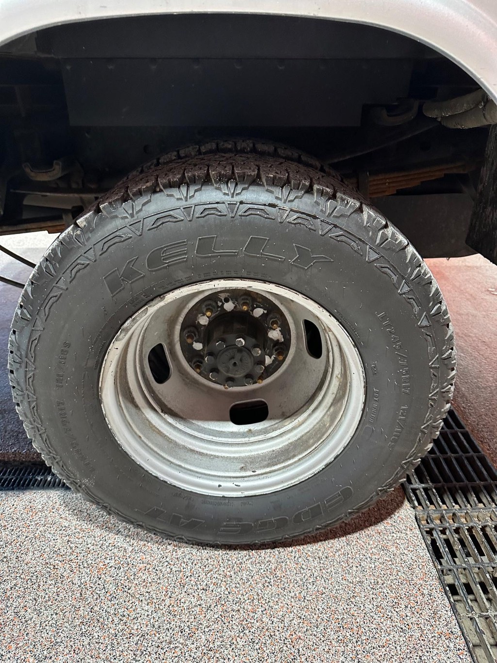 Ford Super Duty F-350 DRW Vehicle Full-screen Gallery Image 12