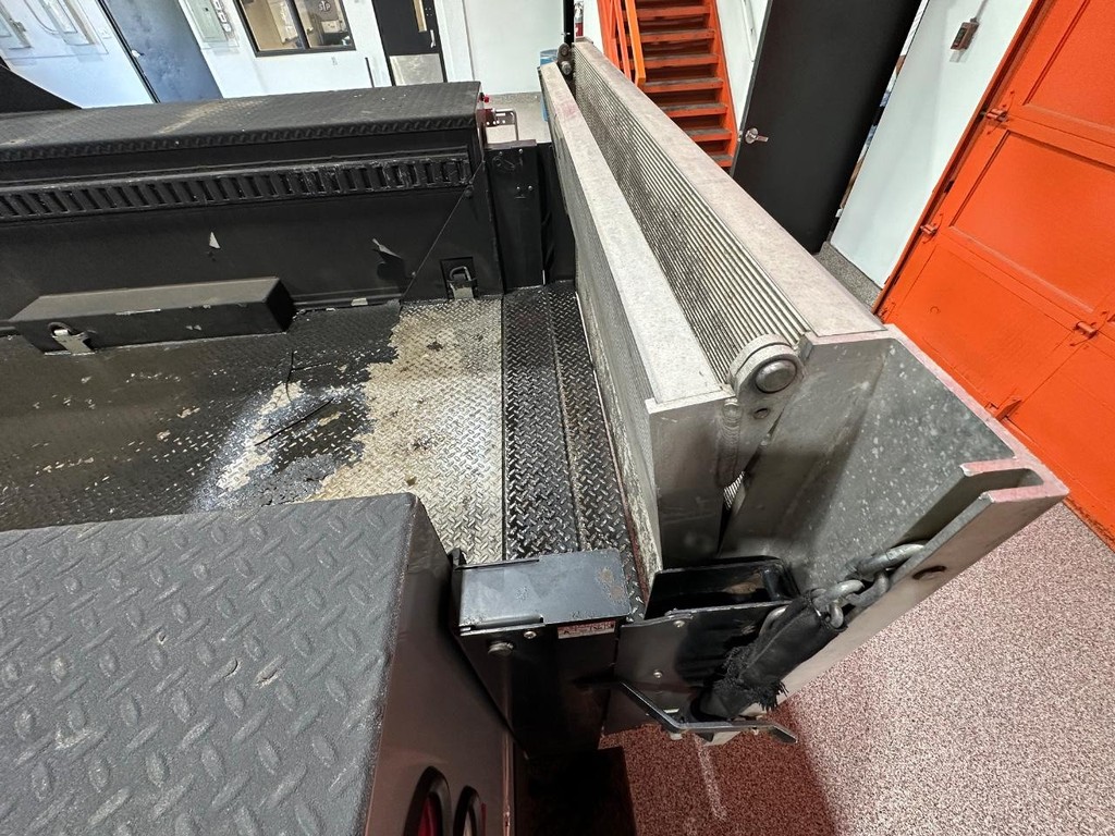 Ford Super Duty F-350 DRW Vehicle Full-screen Gallery Image 16