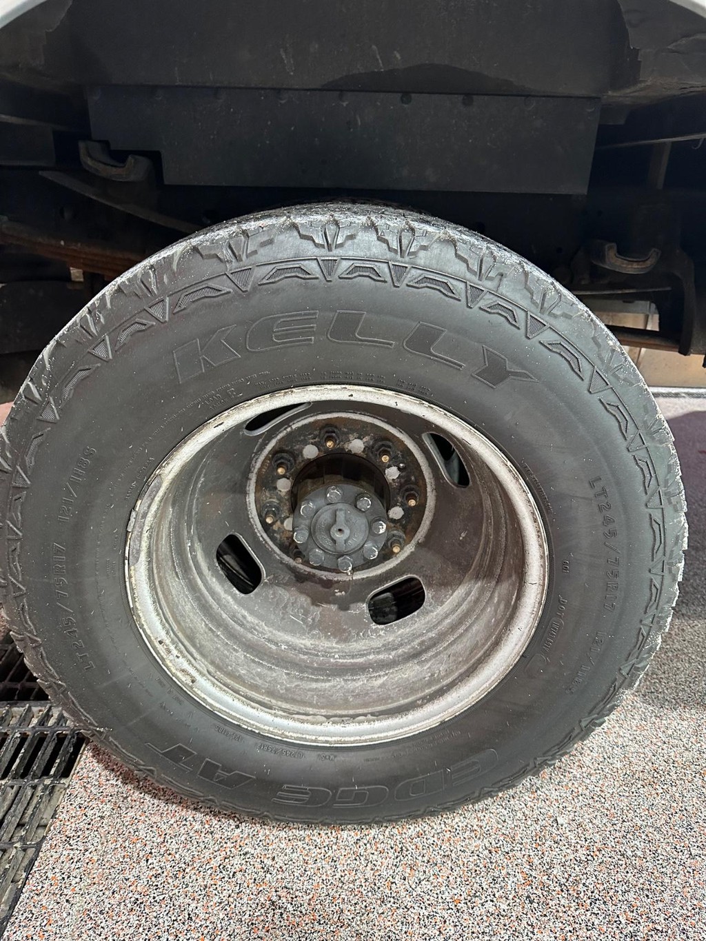 Ford Super Duty F-350 DRW Vehicle Full-screen Gallery Image 22