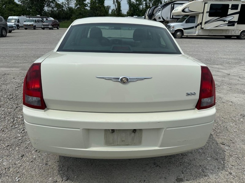 2007 Chrysler 300 Base photo 2