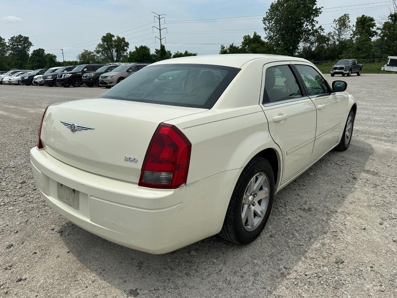 2007 Chrysler 300 Base photo 3