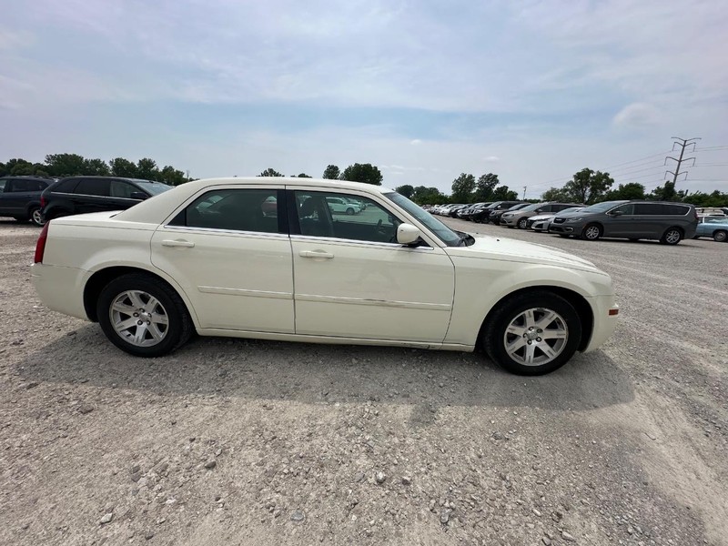 2007 Chrysler 300 Base photo 4