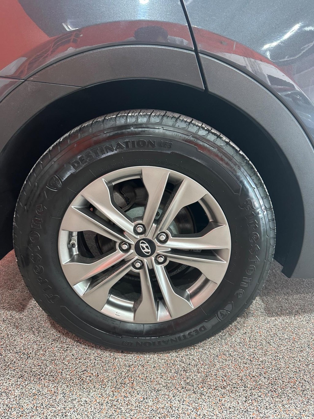 Hyundai Santa Fe Sport Vehicle Full-screen Gallery Image 9