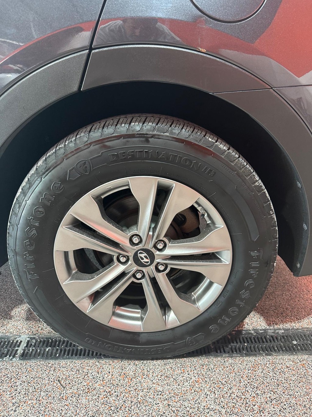 Hyundai Santa Fe Sport Vehicle Full-screen Gallery Image 10