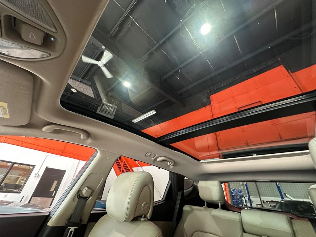 Hyundai Santa Fe Sport Vehicle Full-screen Gallery Image 17