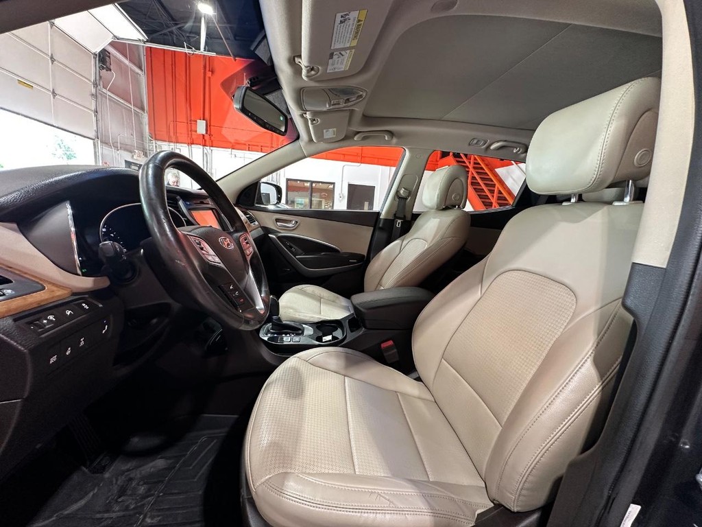 Hyundai Santa Fe Sport Vehicle Full-screen Gallery Image 18