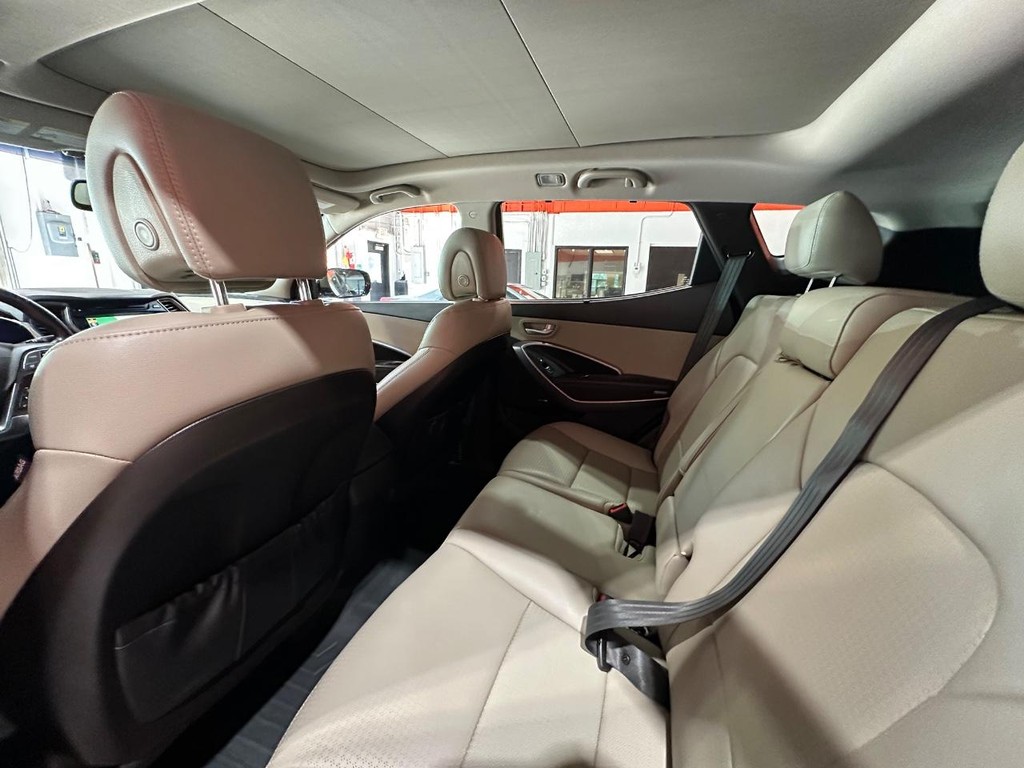 Hyundai Santa Fe Sport Vehicle Full-screen Gallery Image 19