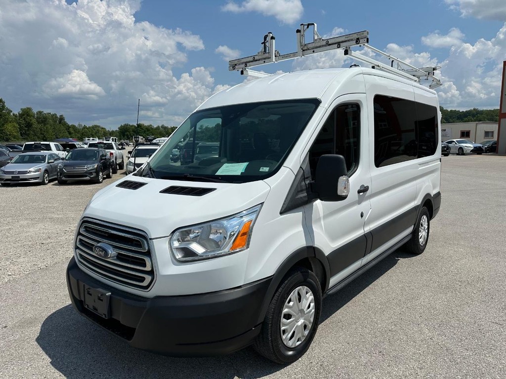 Ford Transit-150 Vehicle Full-screen Gallery Image 5