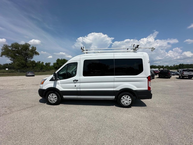 Ford Transit-150 Vehicle Full-screen Gallery Image 6