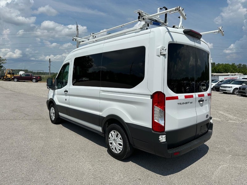 Ford Transit-150 Vehicle Full-screen Gallery Image 7