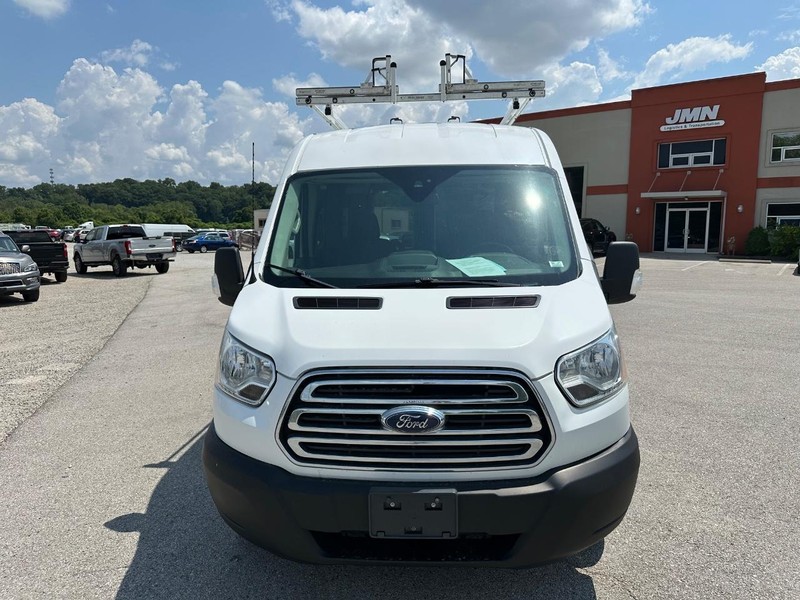 Ford Transit-150 Vehicle Full-screen Gallery Image 10