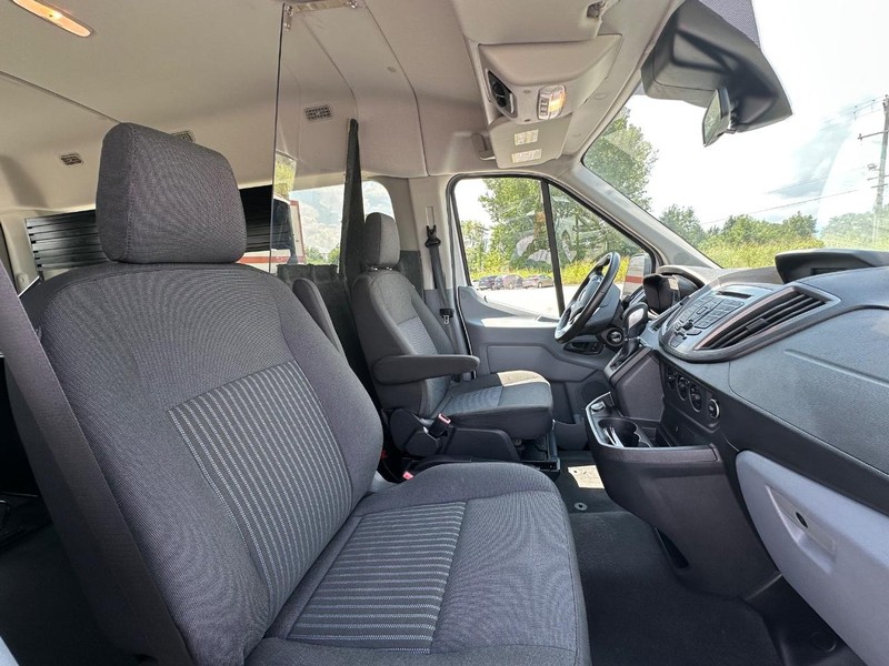 Ford Transit-150 Vehicle Full-screen Gallery Image 13
