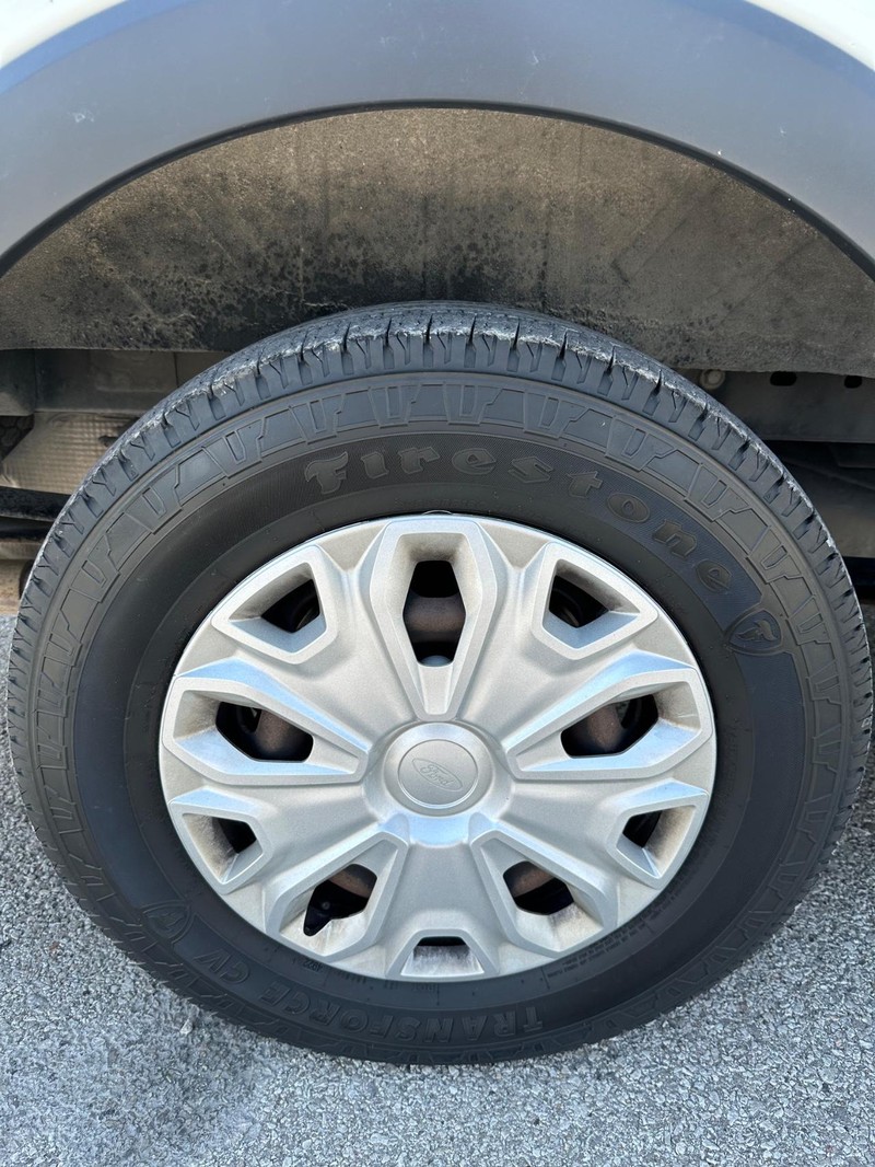 Ford Transit-150 Vehicle Full-screen Gallery Image 14