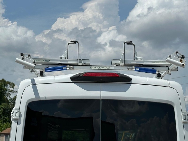 Ford Transit-150 Vehicle Full-screen Gallery Image 16