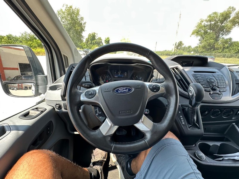 Ford Transit-150 Vehicle Full-screen Gallery Image 22