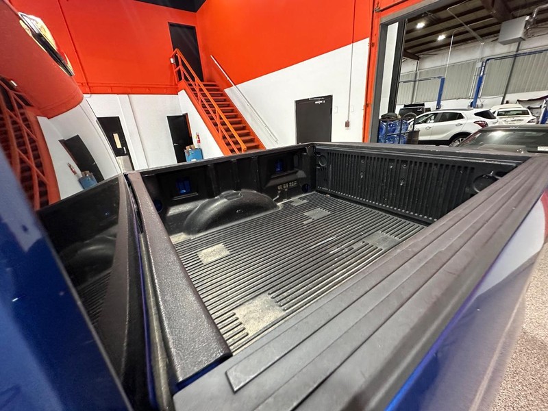 Ford F-150 Vehicle Full-screen Gallery Image 14