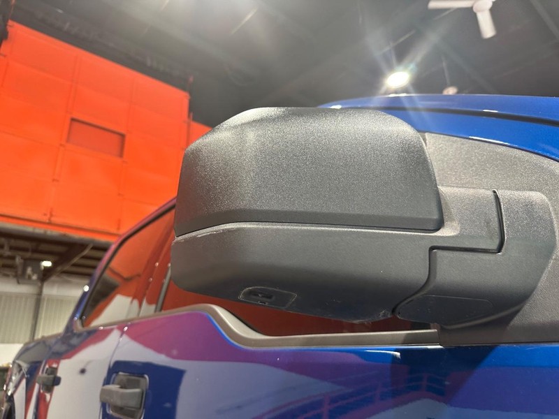 Ford F-150 Vehicle Full-screen Gallery Image 17