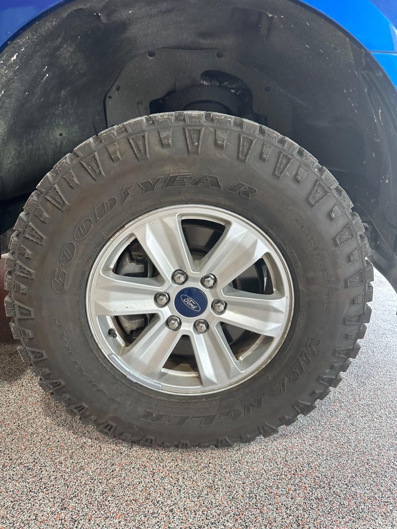 Ford F-150 Vehicle Full-screen Gallery Image 18