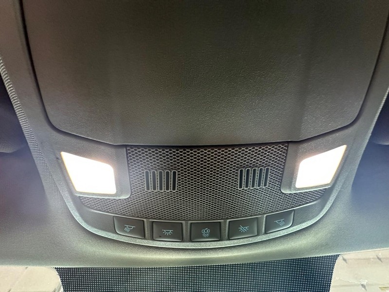 Ford F-150 Vehicle Full-screen Gallery Image 26