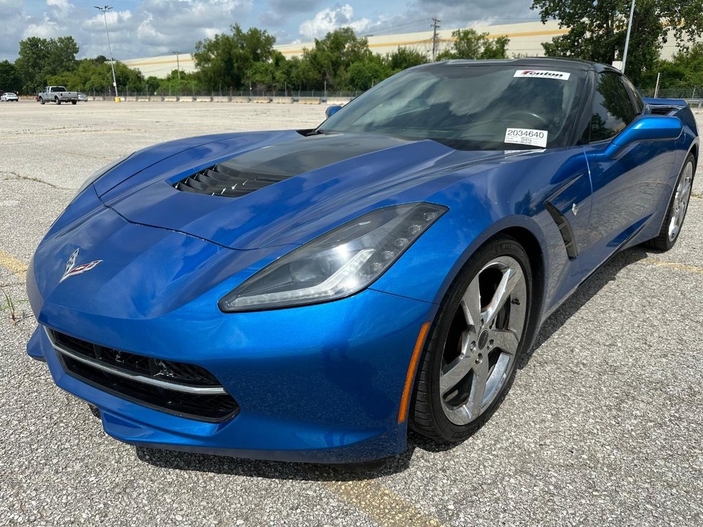 Chevrolet Corvette Stingray Vehicle Full-screen Gallery Image 9