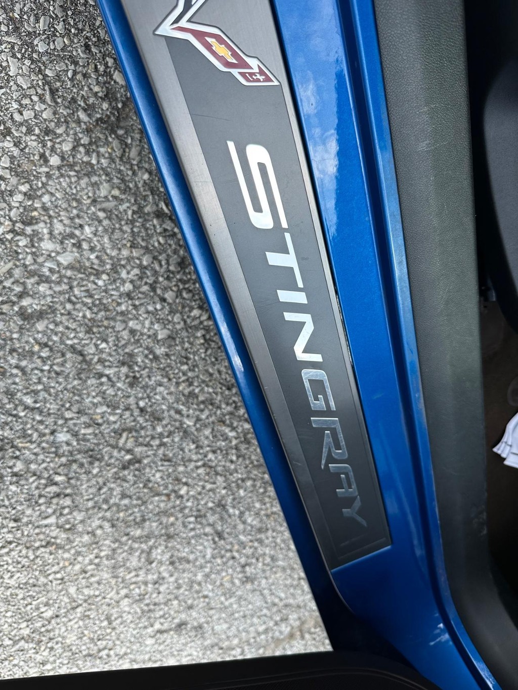 Chevrolet Corvette Stingray Vehicle Full-screen Gallery Image 17