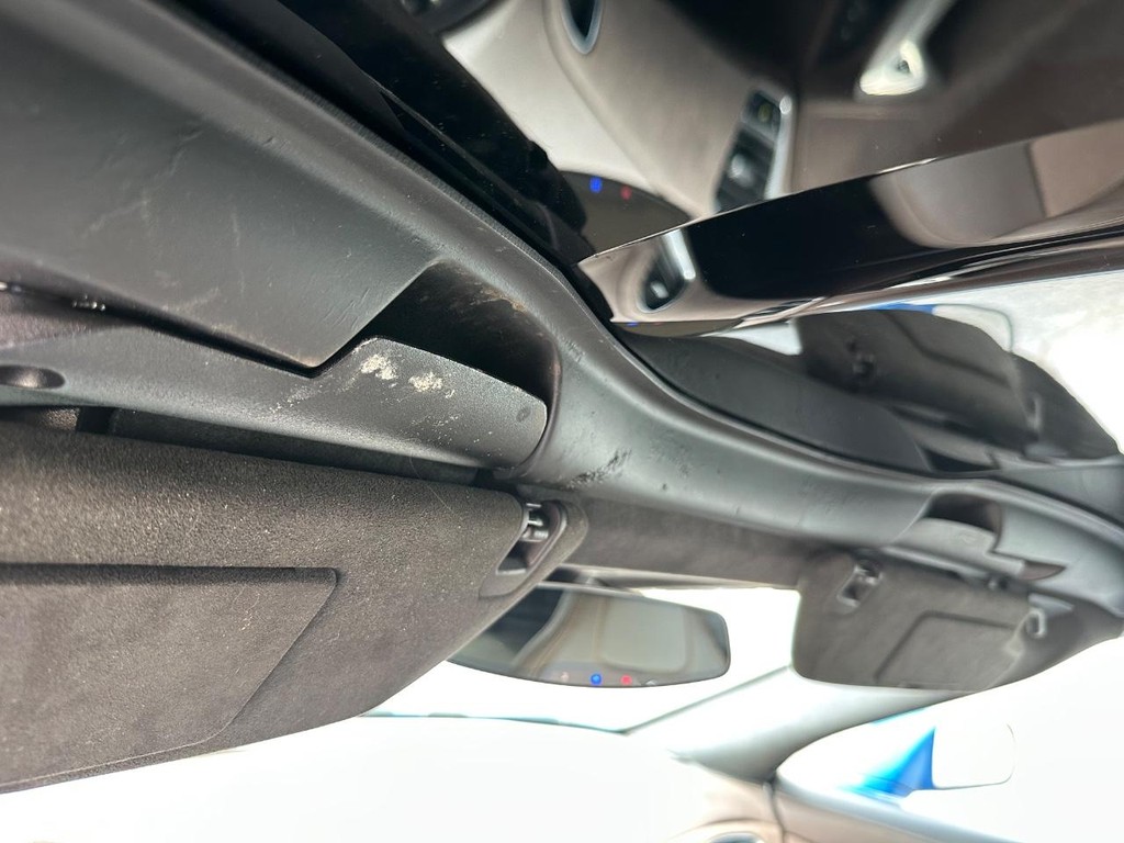 Chevrolet Corvette Stingray Vehicle Full-screen Gallery Image 20