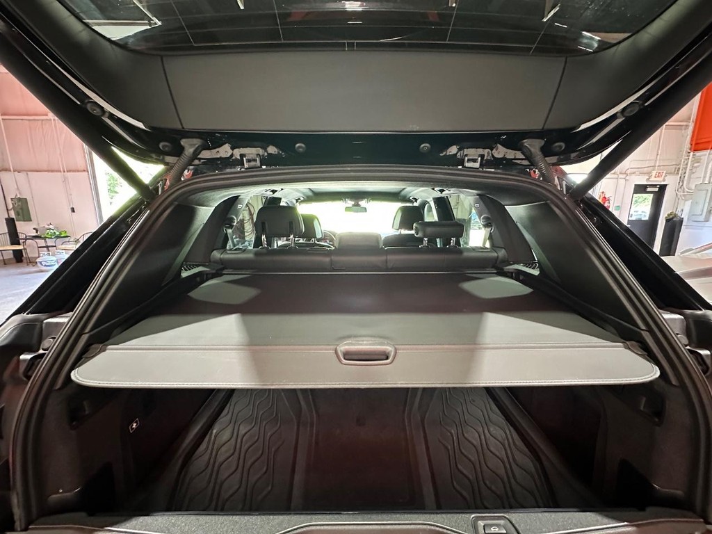 BMW X5 Vehicle Full-screen Gallery Image 13