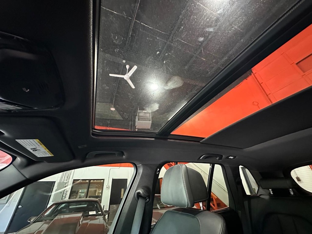 BMW X5 Vehicle Full-screen Gallery Image 19