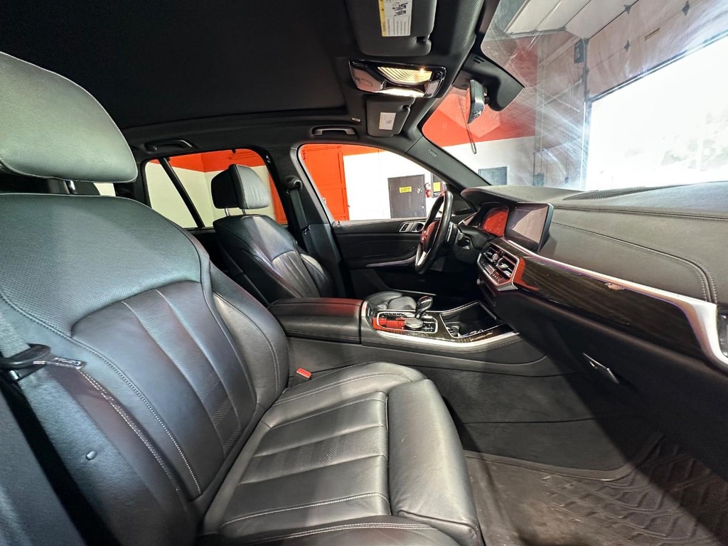 BMW X5 Vehicle Full-screen Gallery Image 21