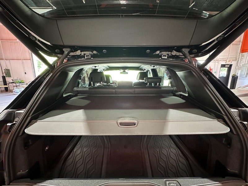 BMW X5 Vehicle Full-screen Gallery Image 13