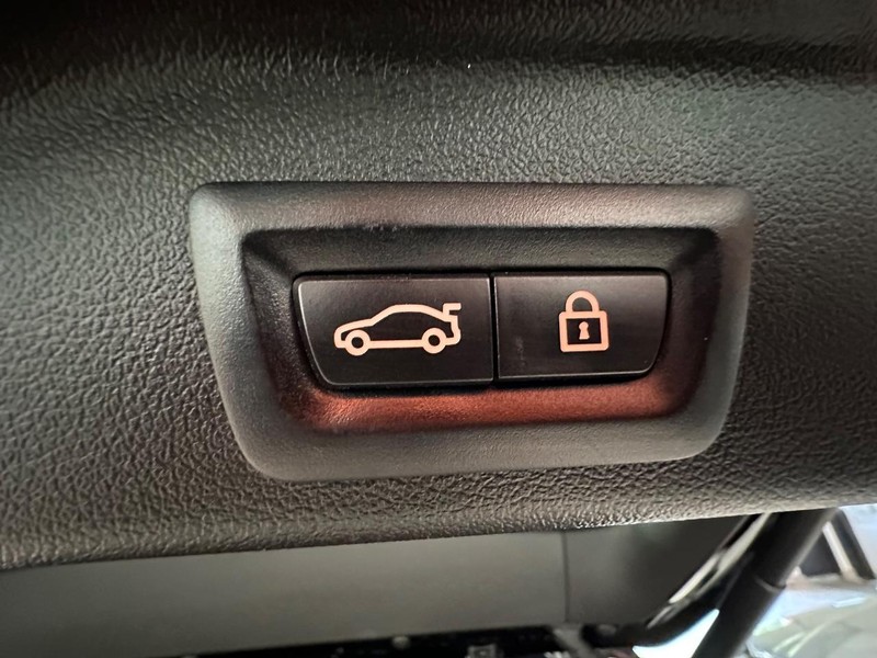 BMW X5 Vehicle Full-screen Gallery Image 18